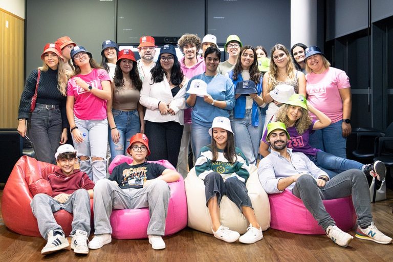 Lucaswithstrangers. Mealhada