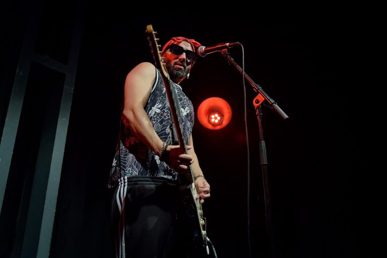 Tsunamiz. Alter ego de Sobral Dias