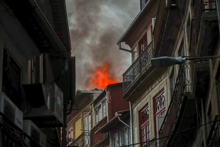 Incêndio R. Cimo de Vila. Porto