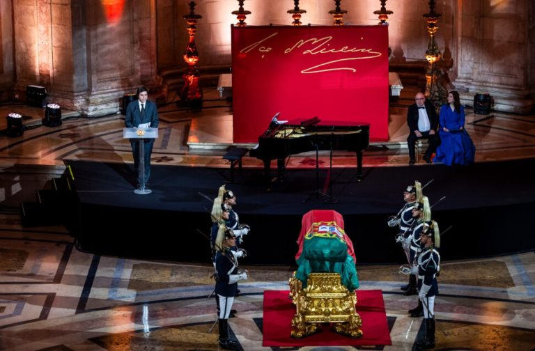 EÇA-Panteão-Nacional