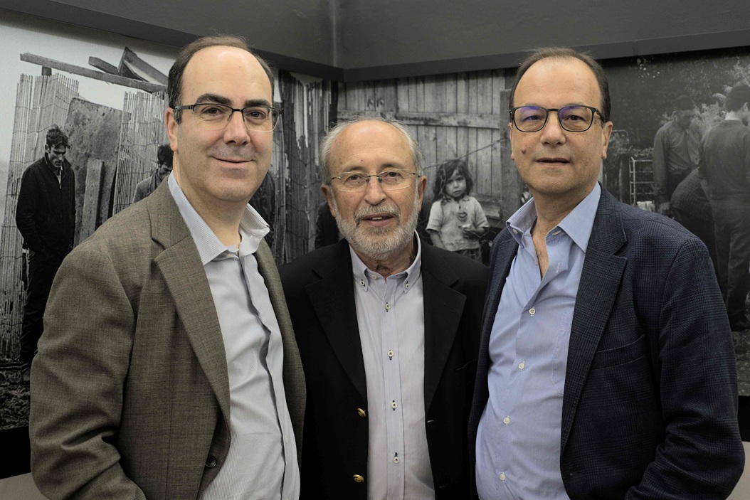 O livro “Monumentos ao Emigrante – Uma Homenagem à História da Emigração Portuguesa”, que percorre todos os distritos