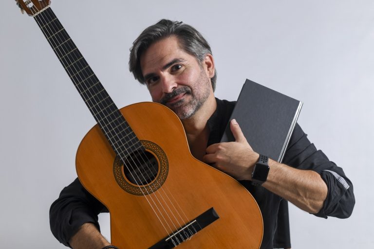 Tristão de Andrade. POETA POP