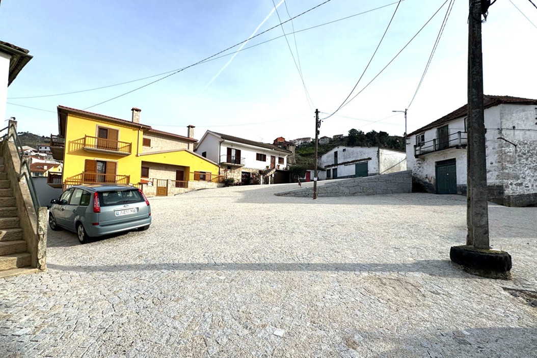 Largo das Eiras em Valdigem.